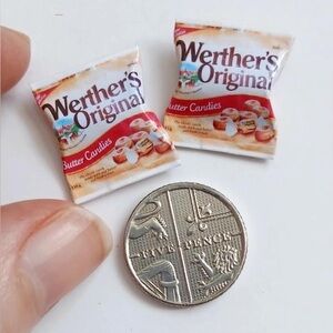 Dolls house 1:12 scale miniature accessories Sylvanian size